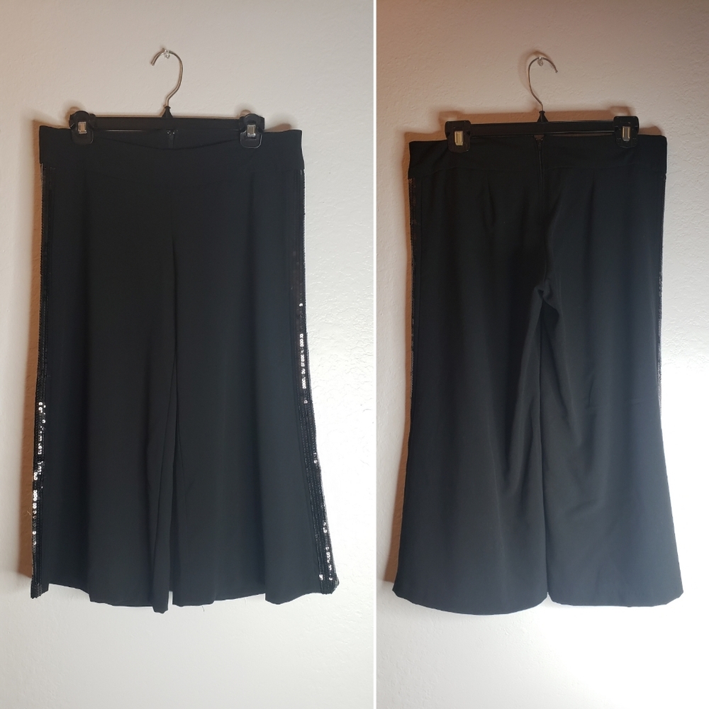 Cropped pants with sequins stripe on a side